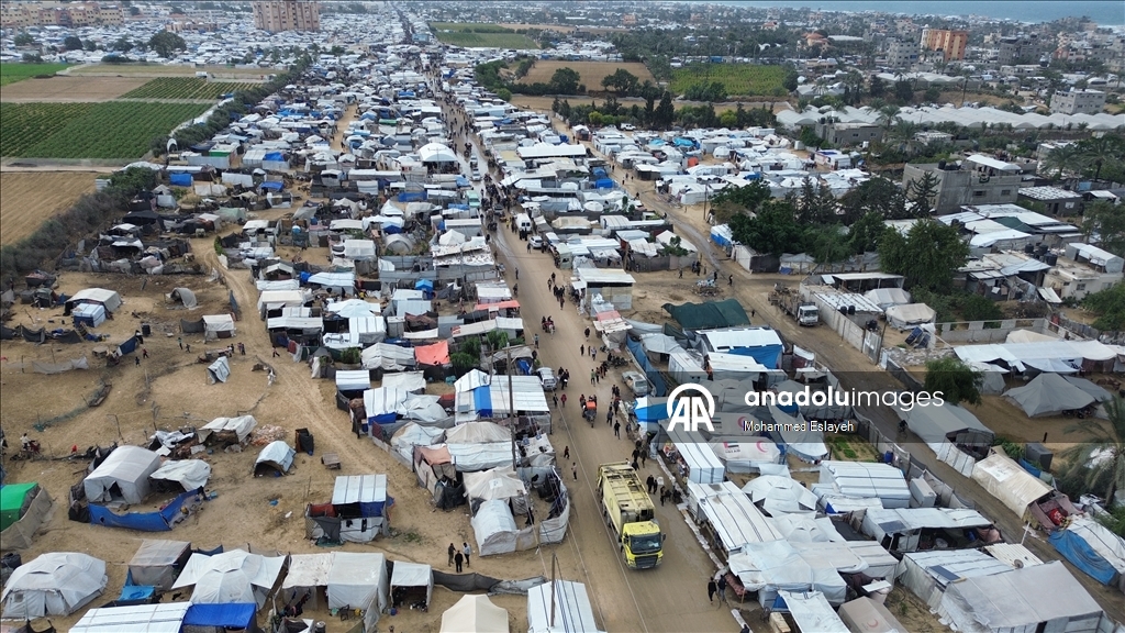 Gazze'de yerinden edilmiş Filistinli aileler kışı yıpranmış çadırlarla karşılıyor