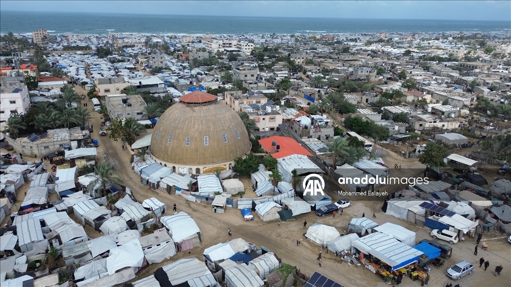 Gazze'de yerinden edilmiş Filistinli aileler kışı yıpranmış çadırlarla karşılıyor