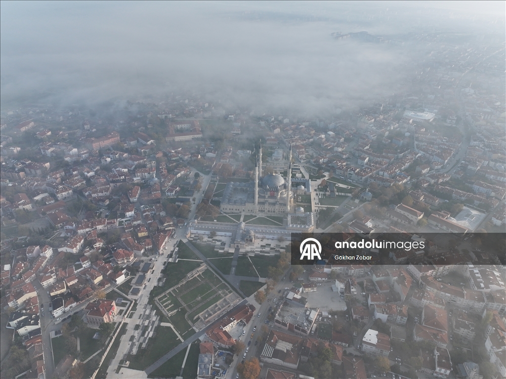 Selimiye Camisi sis içindeyken havadan görüntülendi