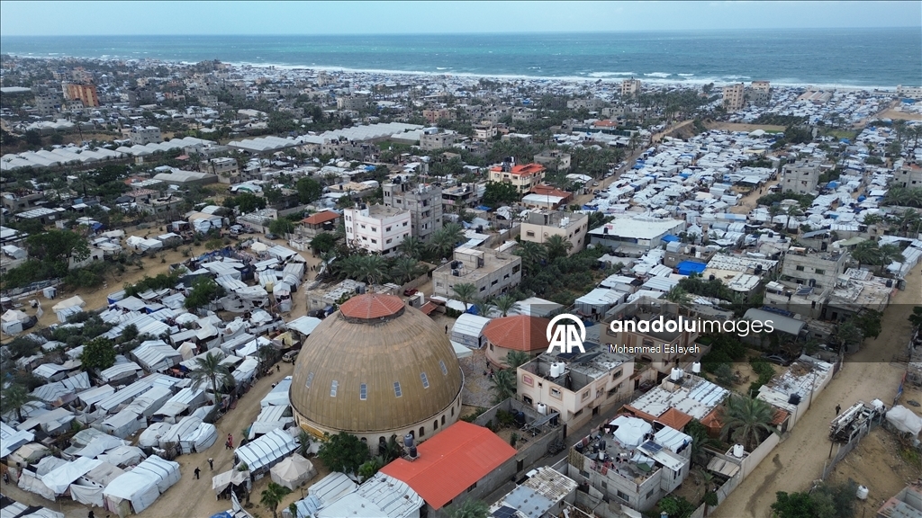 Gazze'de yerinden edilmiş Filistinli aileler kışı yıpranmış çadırlarla karşılıyor