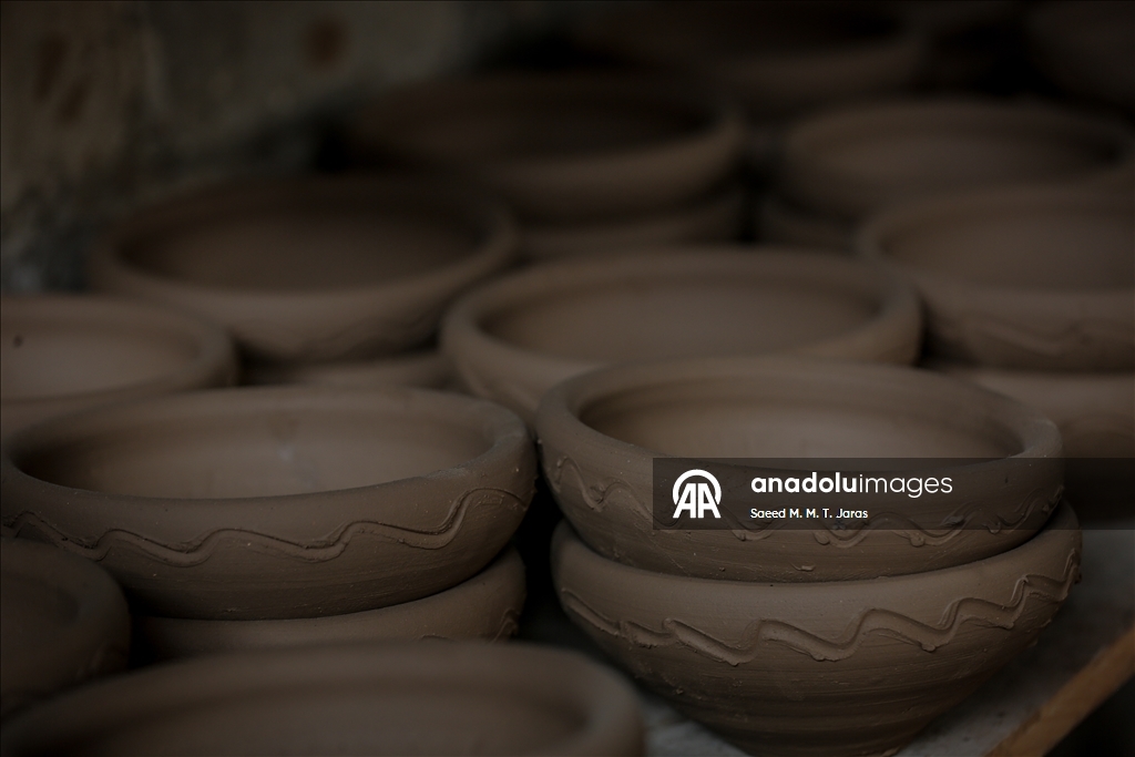 Gazze'de Filistinliler zor şartlarına rağmen mesleklerini sürdürüyor