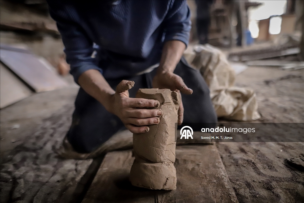 Gazze'de Filistinliler zor şartlarına rağmen mesleklerini sürdürüyor