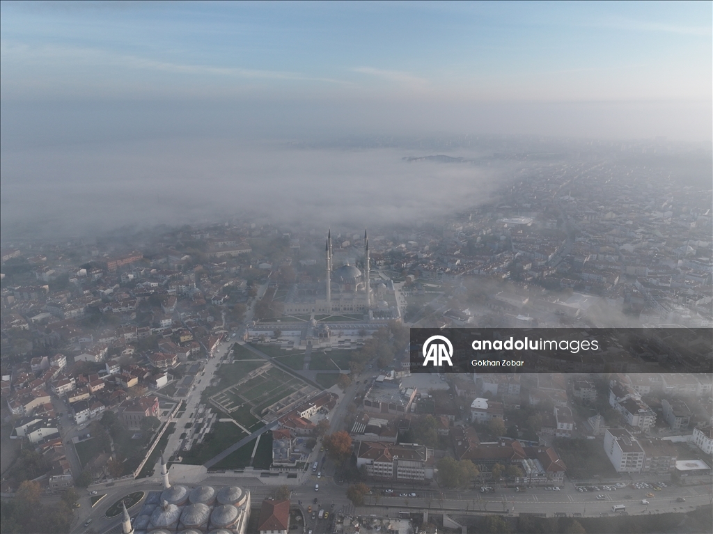 Selimiye Camisi sis içindeyken havadan görüntülendi