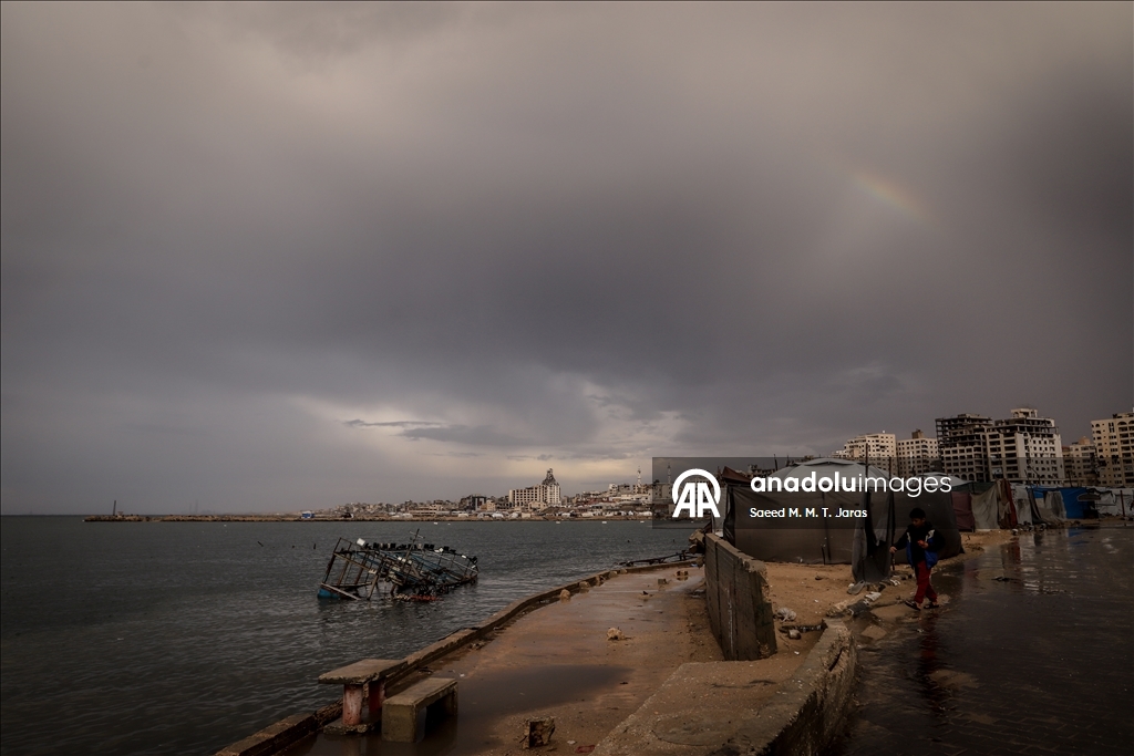 Hladno vrijeme u Gazi otežava život Palestinaca u šatorskim naseljima