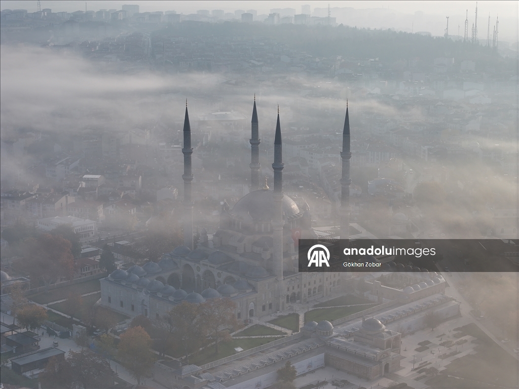Selimiye Camisi sis içindeyken havadan görüntülendi