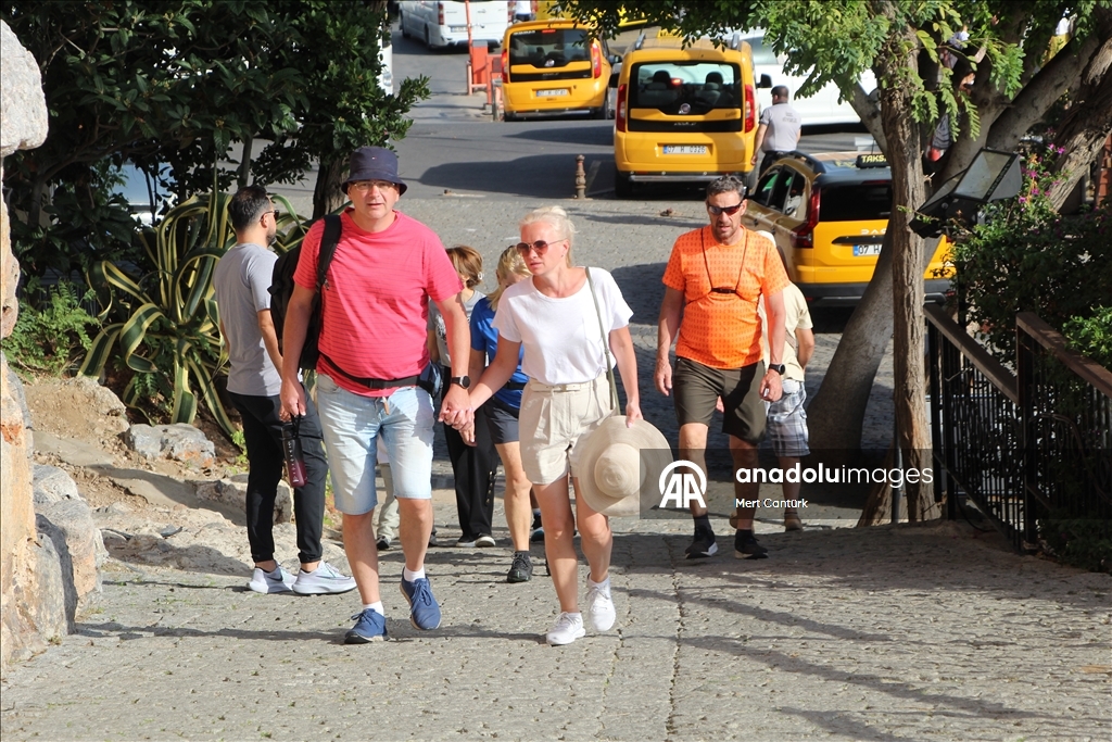 Круизный лайнер «Astoria Grande» под флагом Палау пришвартовался в порту Аланьи