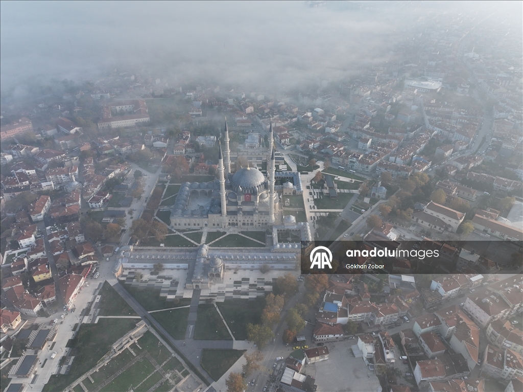 Selimiye Camisi sis içindeyken havadan görüntülendi