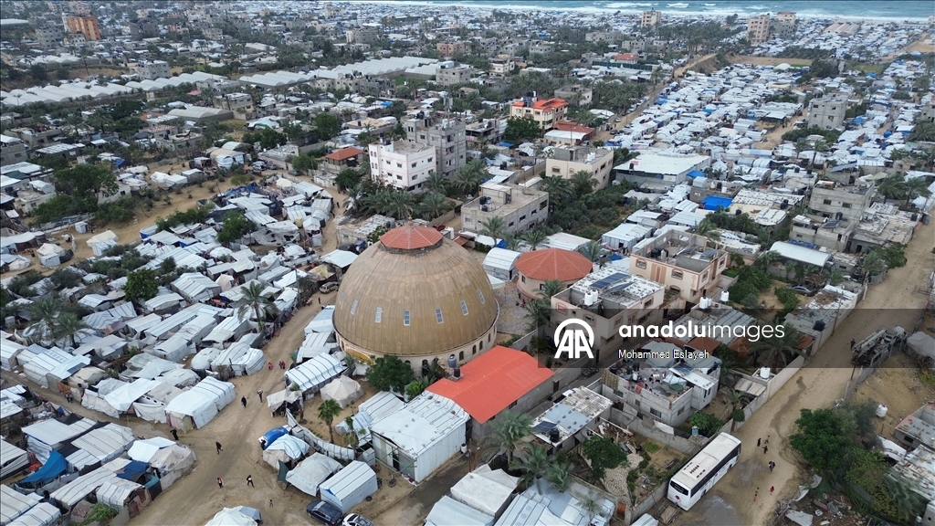 Gazze'de yerinden edilmiş Filistinli aileler kışı yıpranmış çadırlarla karşılıyor
