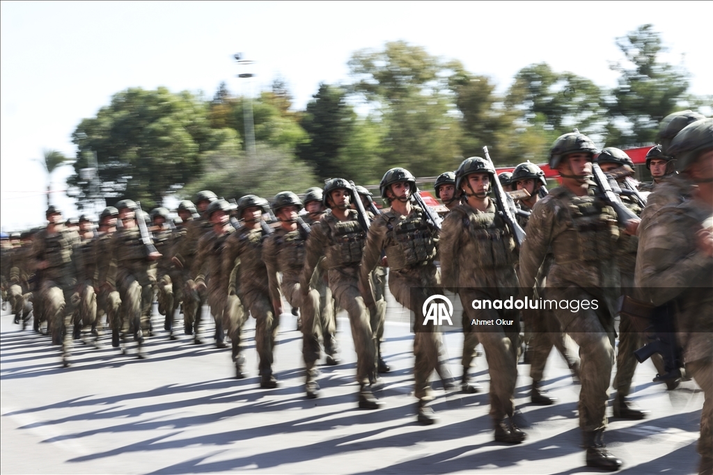 KKTC'nin 42. kuruluş yıl dönümü ve 15 Kasım Cumhuriyet Bayramı törenlerle kutlandı