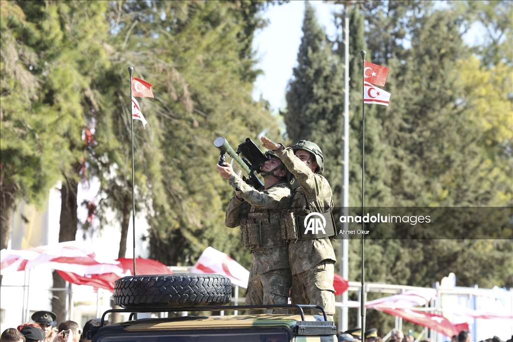 KKTC'nin 42. kuruluş yıl dönümü ve 15 Kasım Cumhuriyet Bayramı törenlerle kutlandı