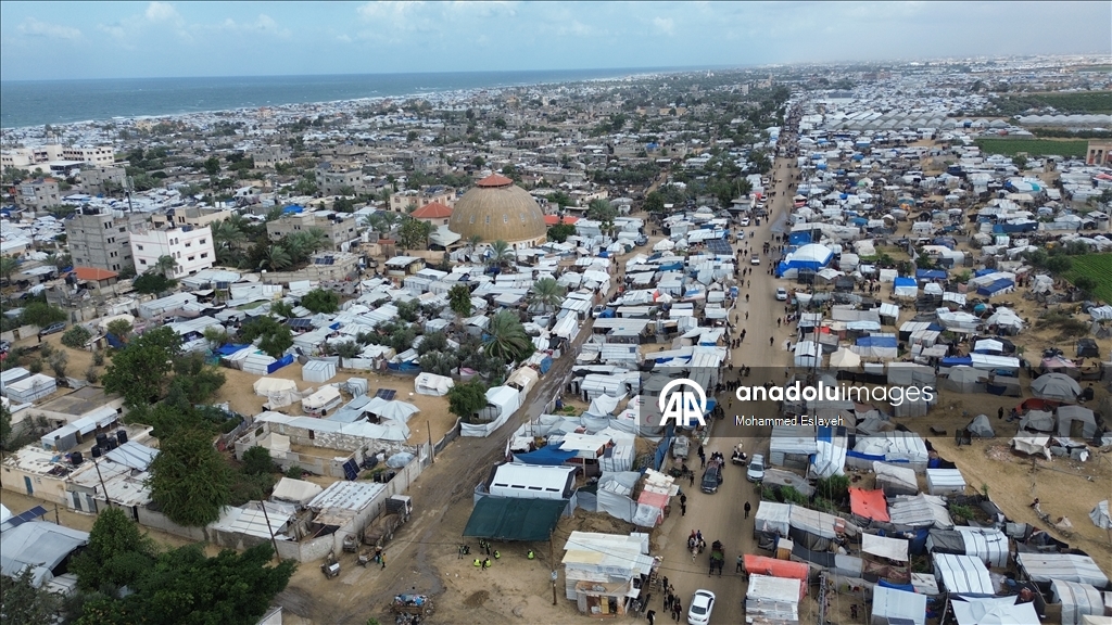 Gazze'de yerinden edilmiş Filistinli aileler kışı yıpranmış çadırlarla karşılıyor
