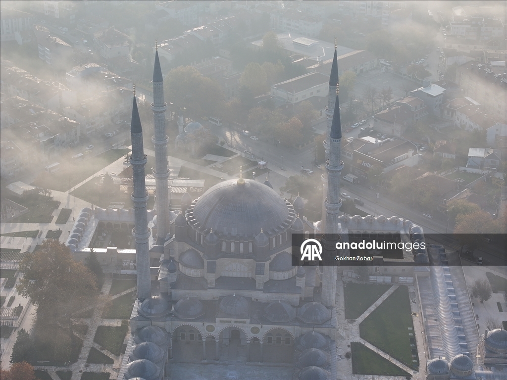 Selimiye Camisi sis içindeyken havadan görüntülendi