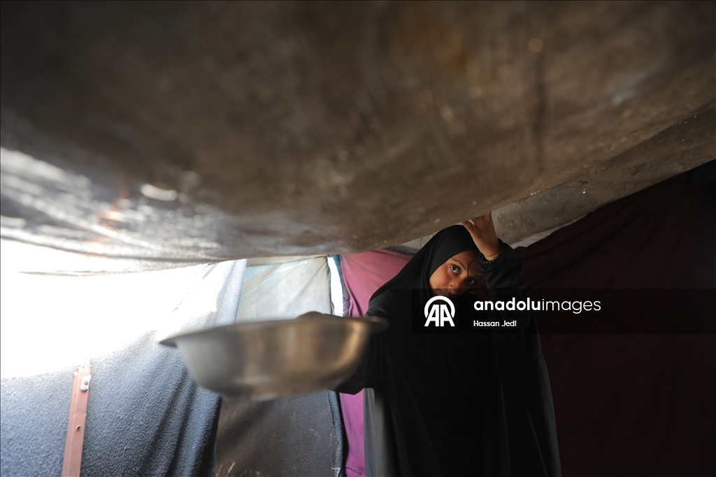 Gazze'de soğuk hava koşulları çadırlarda kalan Filistinlileri olumsuz etkiliyor