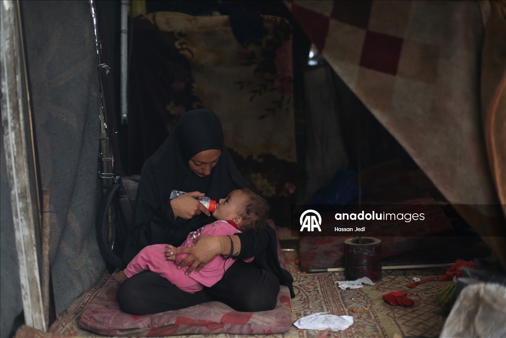 Gazze'de soğuk hava koşulları çadırlarda kalan Filistinlileri olumsuz etkiliyor