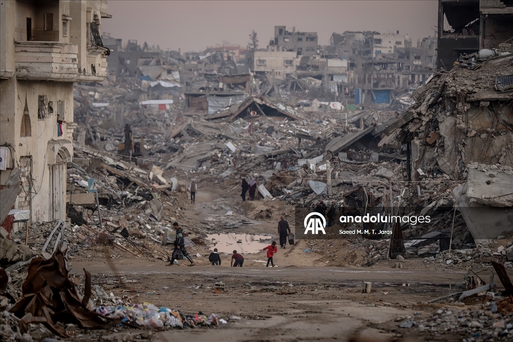 Gazze'de Filistinli ailelerin enkaz arasındaki günlük yaşamı