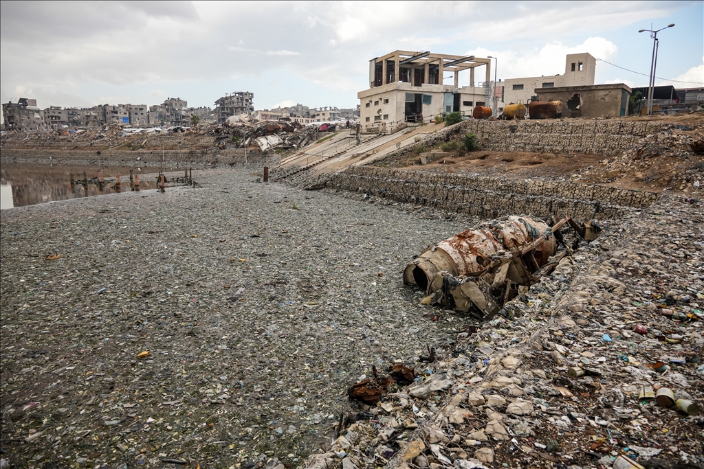 Belediyelerin temel hizmet vermekte zorlandığı Gazze'de 700 bin ton atık, insan sağlığını tehdit ediyor