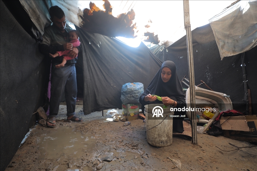 Gazze'de soğuk hava koşulları çadırlarda kalan Filistinlileri olumsuz etkiliyor