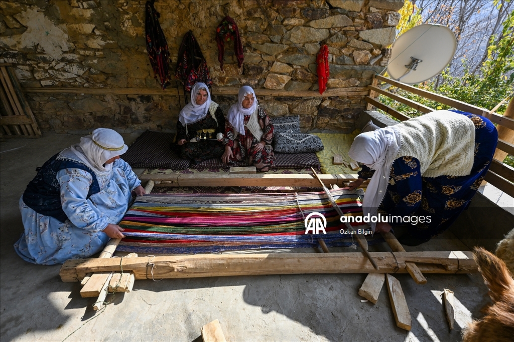 Jinên Baxçesarayî di dezgehên darîn da çanda tevnçêkirinê didomînin