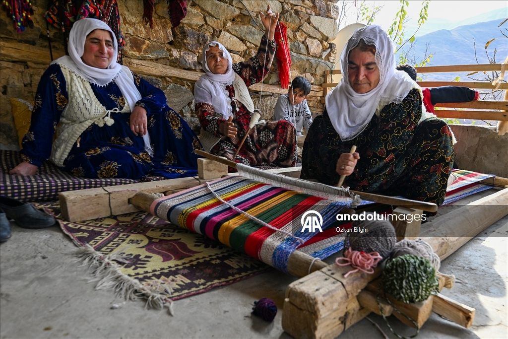 Jinên Baxçesarayî di dezgehên darîn da çanda tevnçêkirinê didomînin