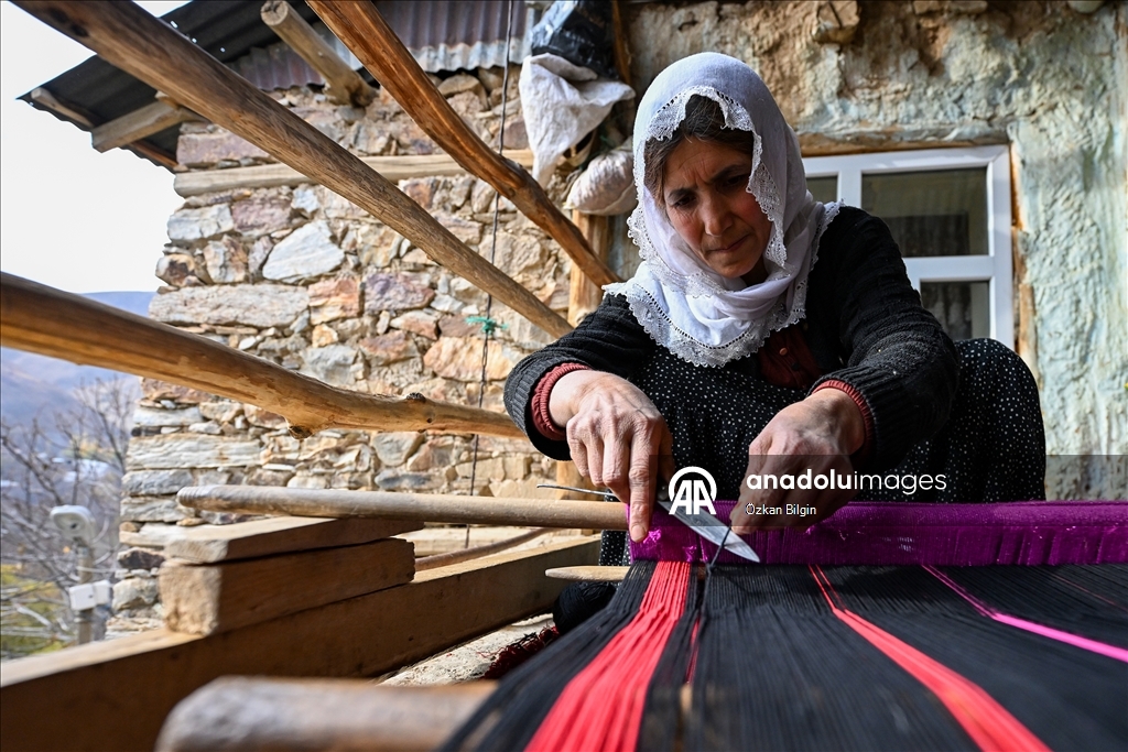 Jinên Baxçesarayî di dezgehên darîn da çanda tevnçêkirinê didomînin