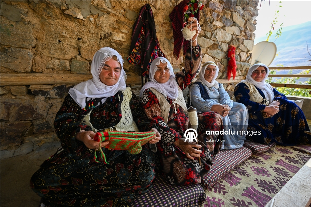 Jinên Baxçesarayî di dezgehên darîn da çanda tevnçêkirinê didomînin