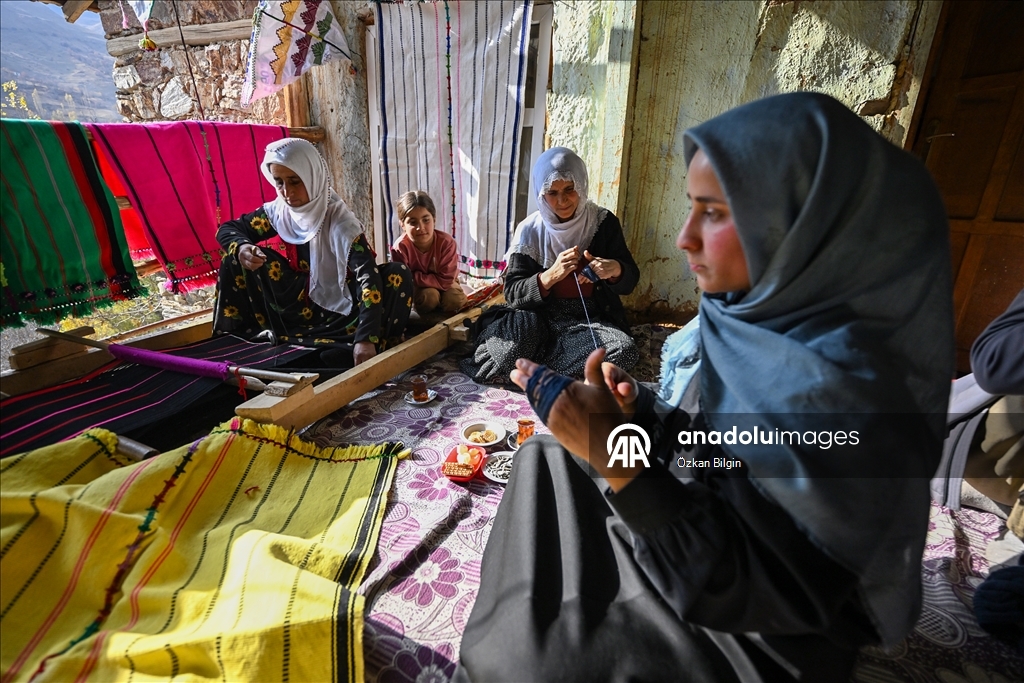 Jinên Baxçesarayî di dezgehên darîn da çanda tevnçêkirinê didomînin