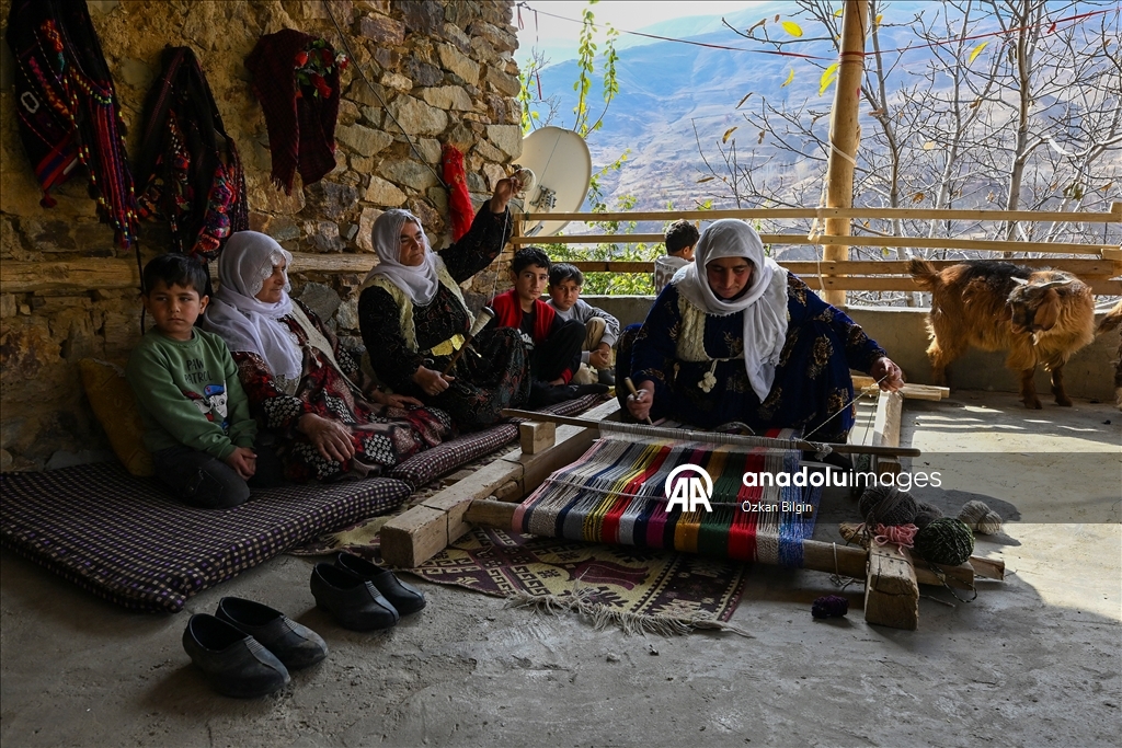 Jinên Baxçesarayî di dezgehên darîn da çanda tevnçêkirinê didomînin
