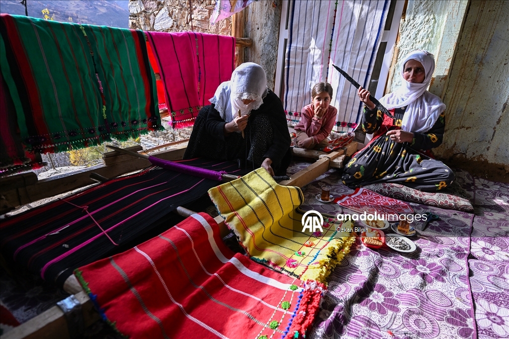 Jinên Baxçesarayî di dezgehên darîn da çanda tevnçêkirinê didomînin