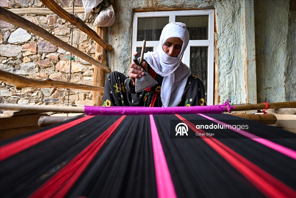 Jinên Baxçesarayî di dezgehên darîn da çanda tevnçêkirinê didomînin
