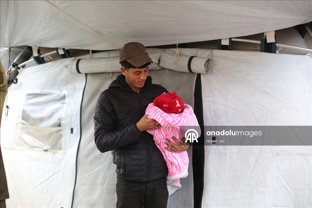 Gazze'de soğuk hava koşulları çadırlarda kalan Filistinlileri olumsuz etkiliyor