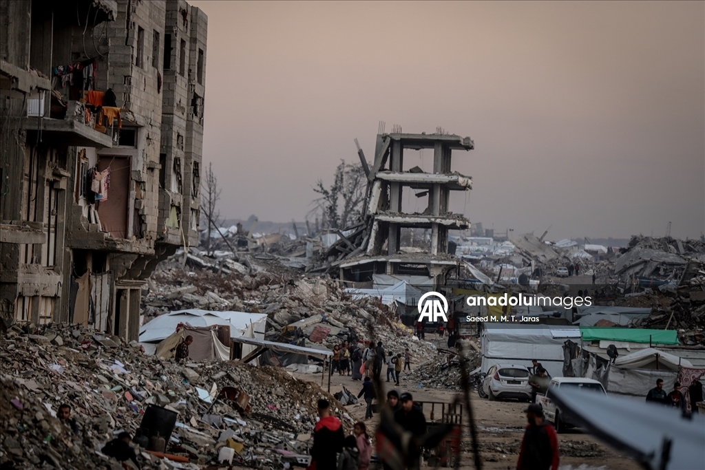 Gazze'de Filistinli ailelerin enkaz arasındaki günlük yaşamı