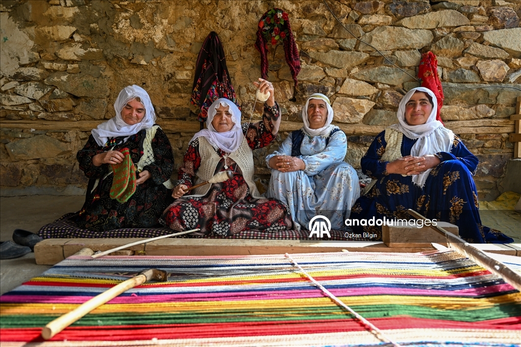 Jinên Baxçesarayî di dezgehên darîn da çanda tevnçêkirinê didomînin