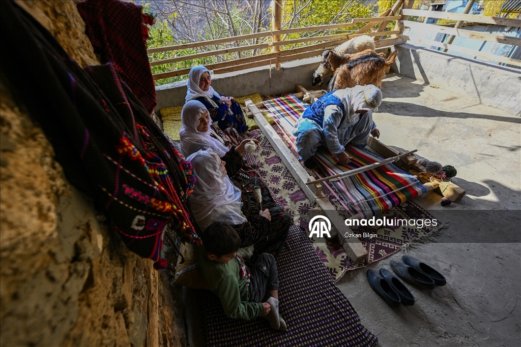 Jinên Baxçesarayî di dezgehên darîn da çanda tevnçêkirinê didomînin