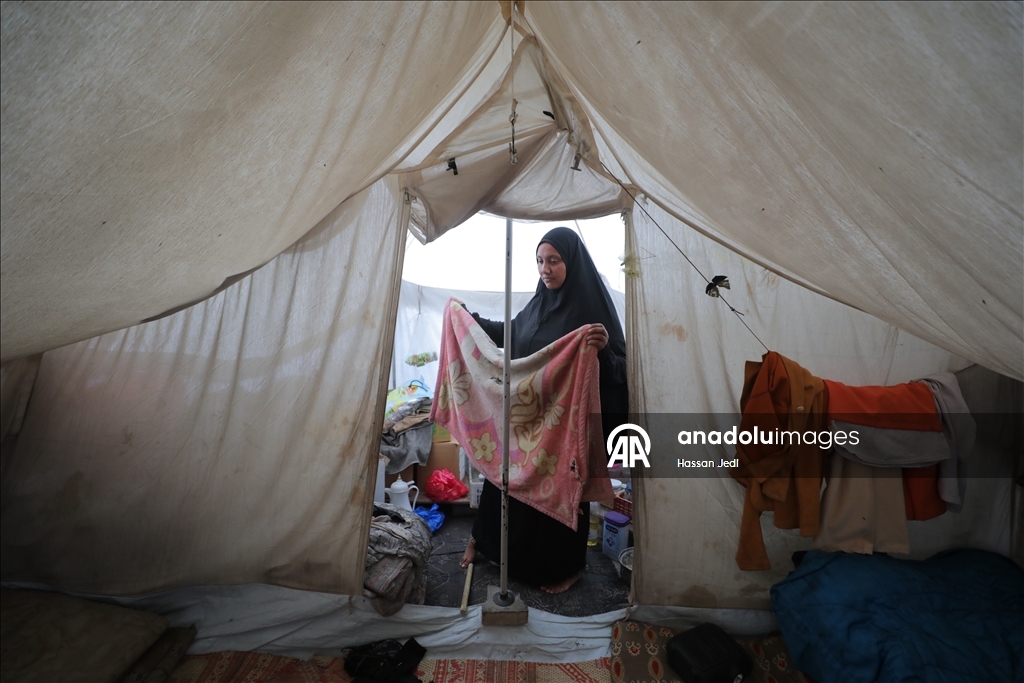 Gazze'de soğuk hava koşulları çadırlarda kalan Filistinlileri olumsuz etkiliyor