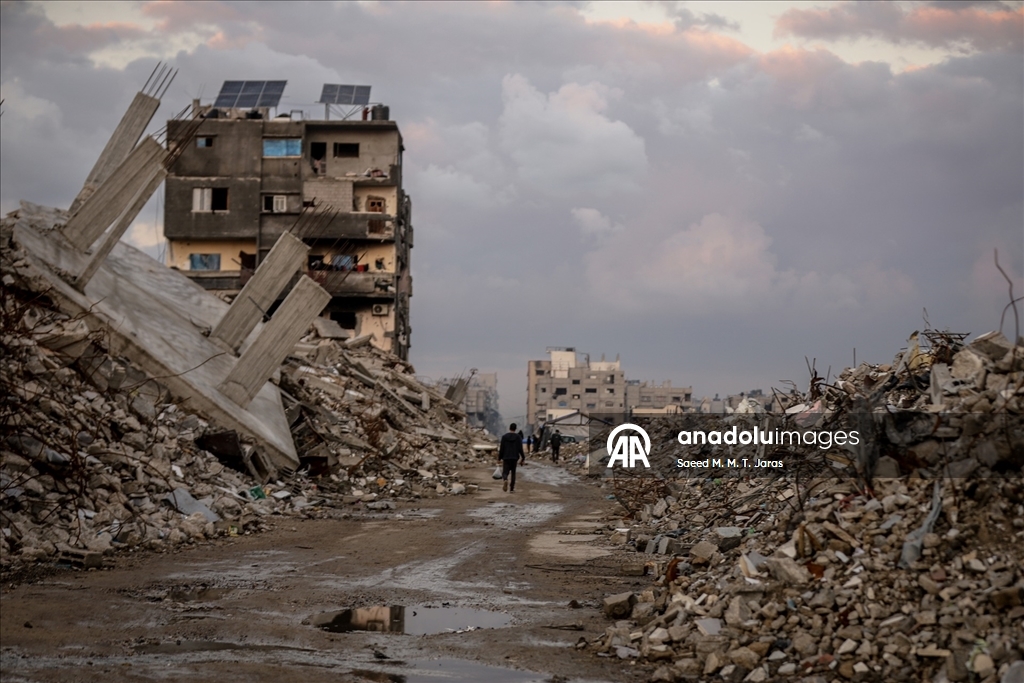 Gazze'de Filistinli ailelerin enkaz arasındaki günlük yaşamı