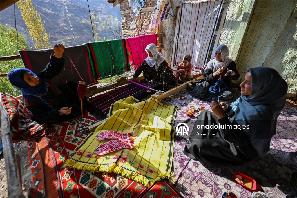 Jinên Baxçesarayî di dezgehên darîn da çanda tevnçêkirinê didomînin