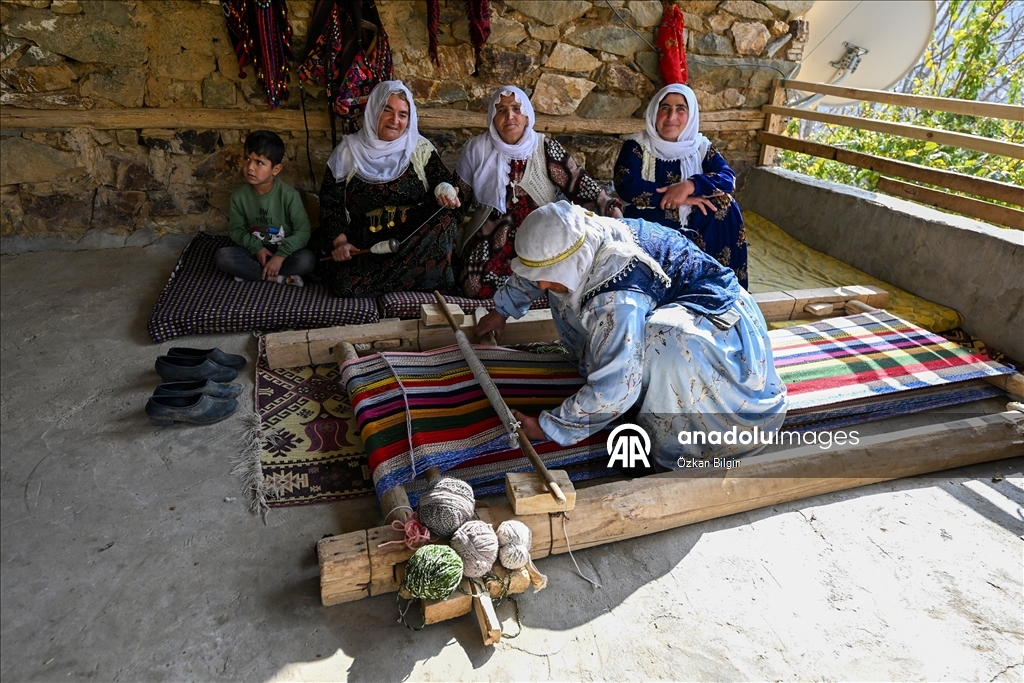 Jinên Baxçesarayî di dezgehên darîn da çanda tevnçêkirinê didomînin