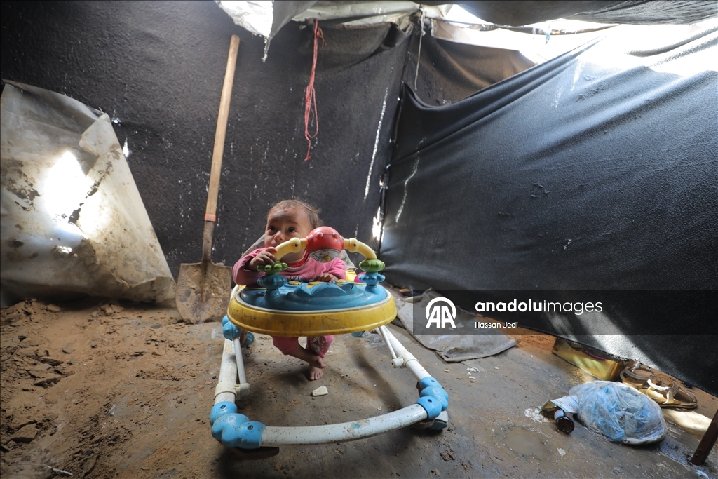 Gazze'de soğuk hava koşulları çadırlarda kalan Filistinlileri olumsuz etkiliyor