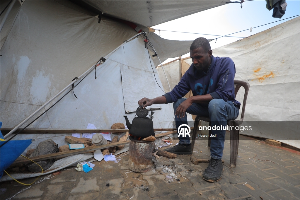 Gazze'de soğuk hava koşulları çadırlarda kalan Filistinlileri olumsuz etkiliyor
