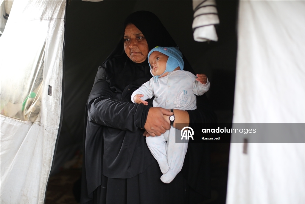 Gazze'de soğuk hava koşulları çadırlarda kalan Filistinlileri olumsuz etkiliyor