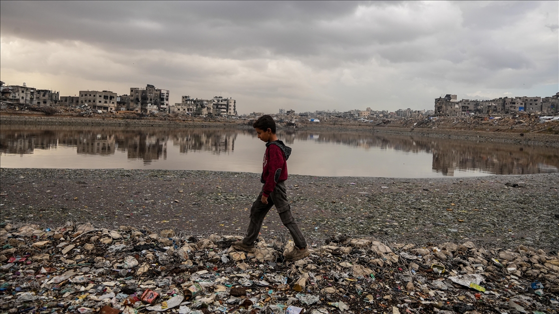 Belediyelerin temel hizmet vermekte zorlandığı Gazze'de 700 bin ton atık, insan sağlığını tehdit ediyor