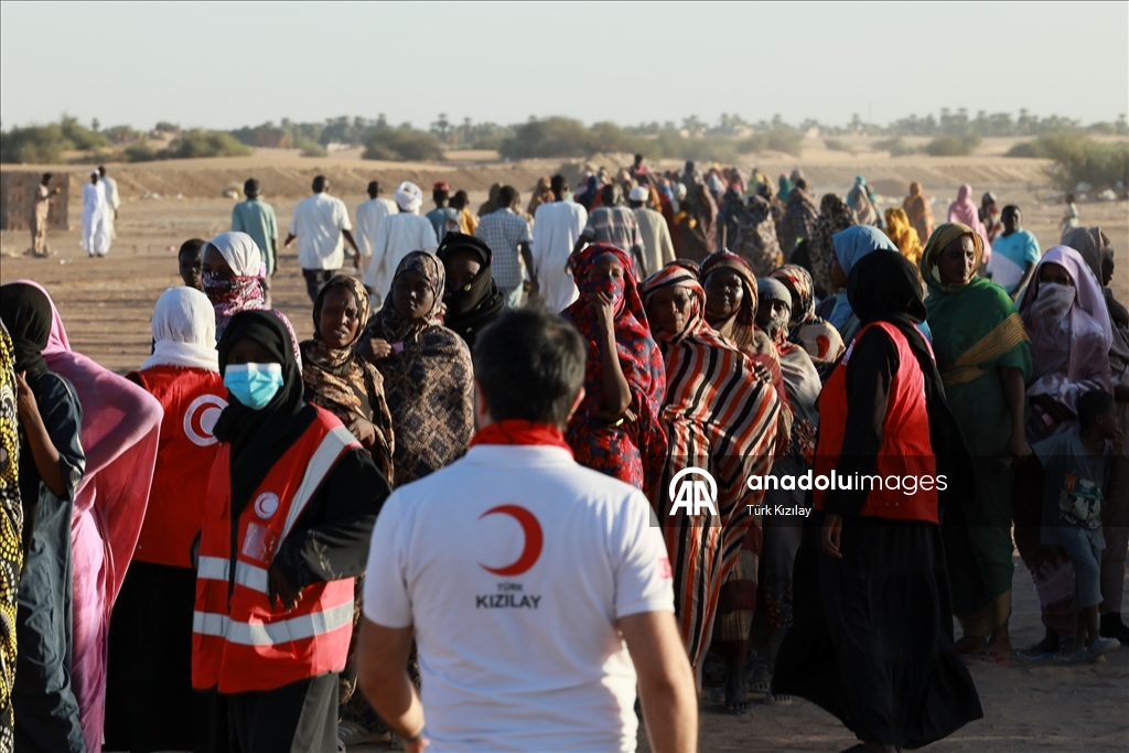 الهلال الأحمر التركي يرفع وتيرة الدعم الإنساني للنازحين في السودان