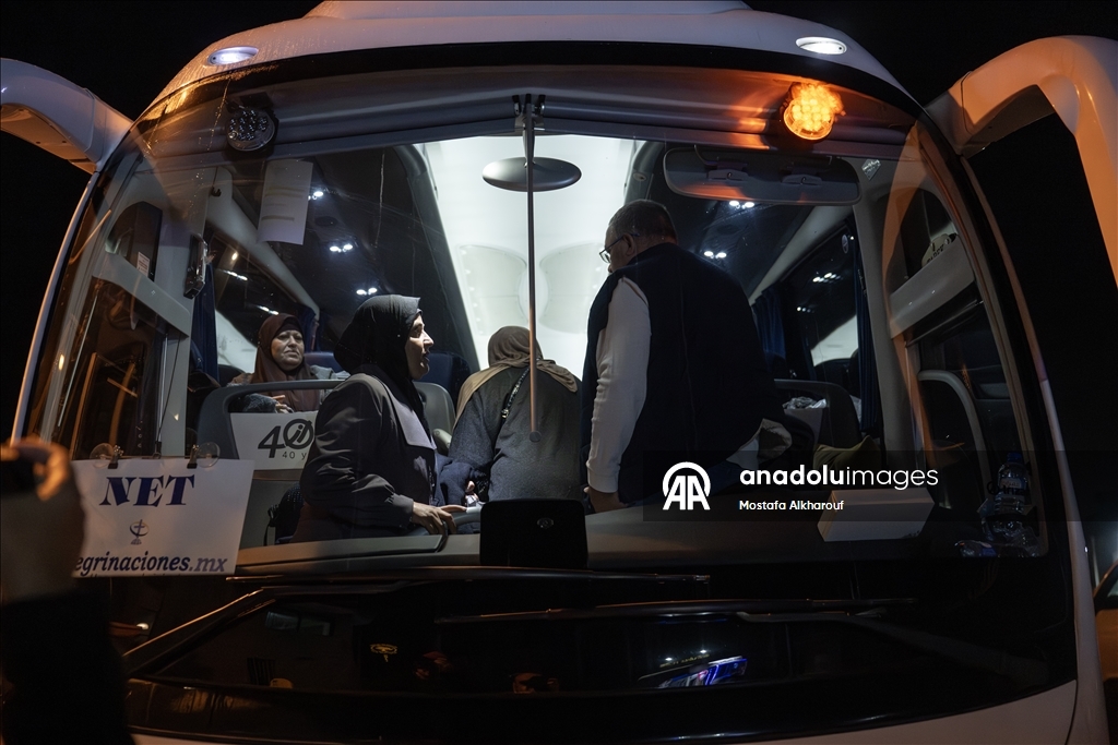 70 فلسطينيا يغادرون مستشفيات القدس عائدين إلى قطاع غزة