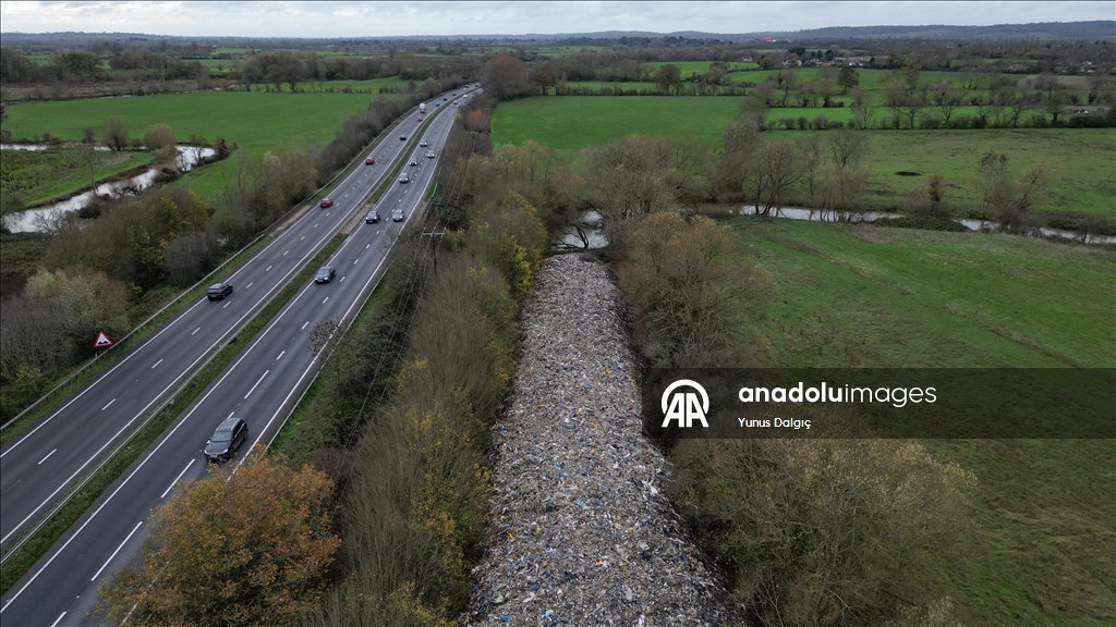 В пойму реки Черуэлл в британском Оксфордшире сбросили сотни тонн мусора