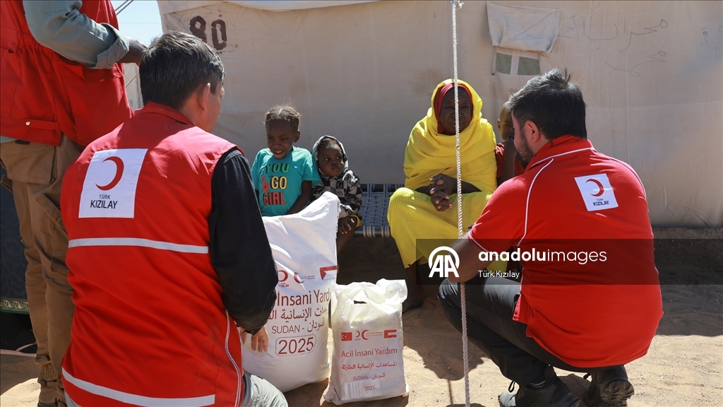 الهلال الأحمر التركي يرفع وتيرة الدعم الإنساني للنازحين في السودان