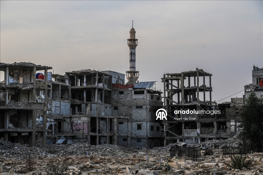 Будничная жизнь среди руин в лагере Ярмук в Дамаске