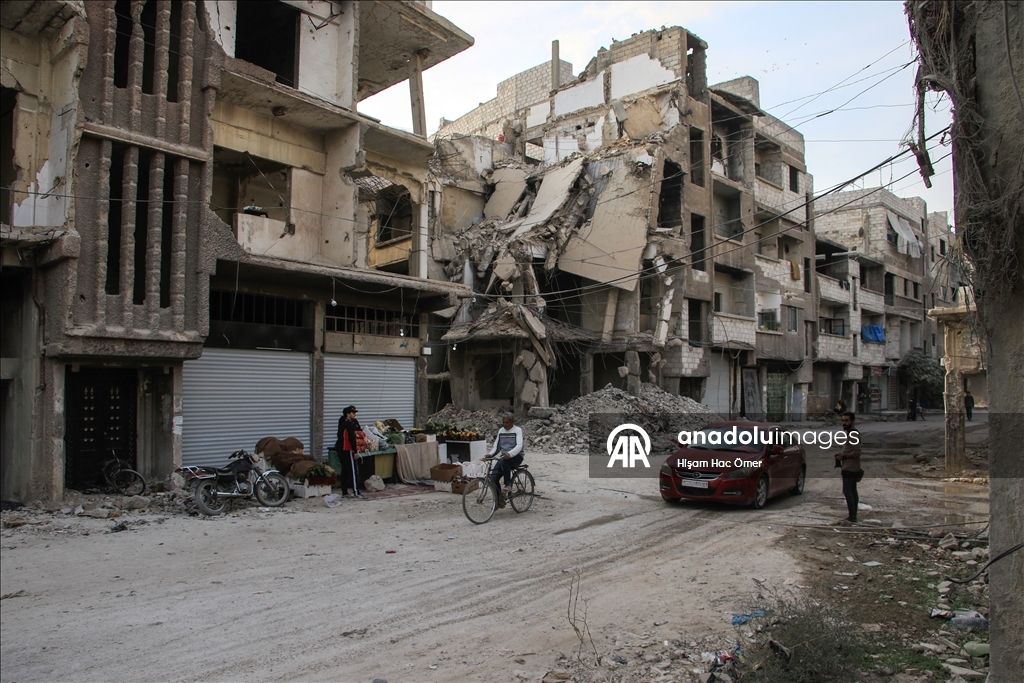 بعد سنوات الحرب.. أهالي مخيم اليرموك بدمشق يعودون لإحيائه