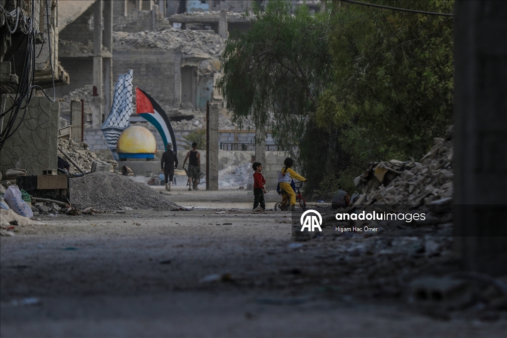 Будничная жизнь среди руин в лагере Ярмук в Дамаске