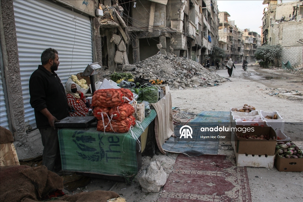 بعد سنوات الحرب.. أهالي مخيم اليرموك بدمشق يعودون لإحيائه