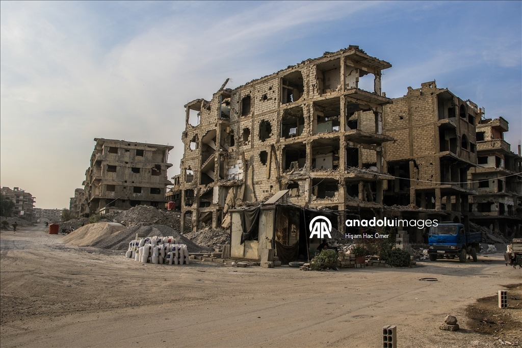 Будничная жизнь среди руин в лагере Ярмук в Дамаске